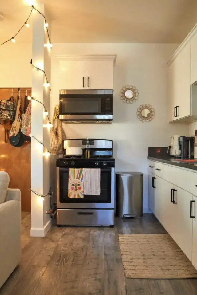 studio 40m2 décor bohème et cosy aménagement petite cuisine ouverte cuisinière micro-onde caché 