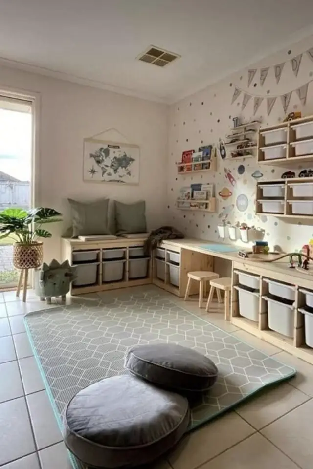 idée aménagement chambre deux enfants lits superposés meuble Ikea rangement jouets bac optimisation angle de la pièce 