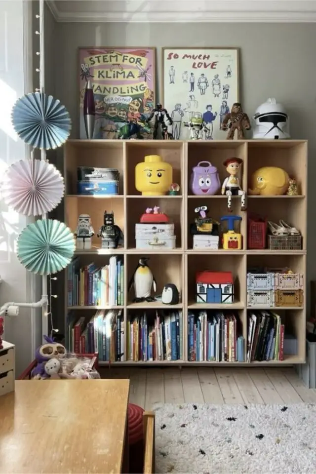 aménagement chambre deux enfants lits superposés exemple grand meuble de rangement bibliothèque en bois 