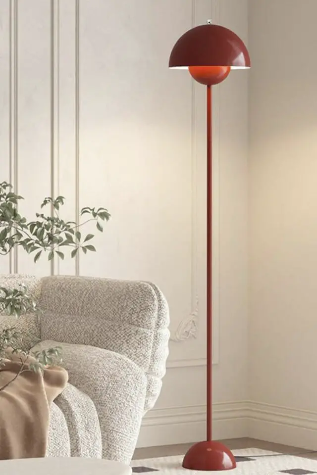 bien choisir lampe liseuse salon idée confort lampadaire design rouge touche de couleur salon séjour 