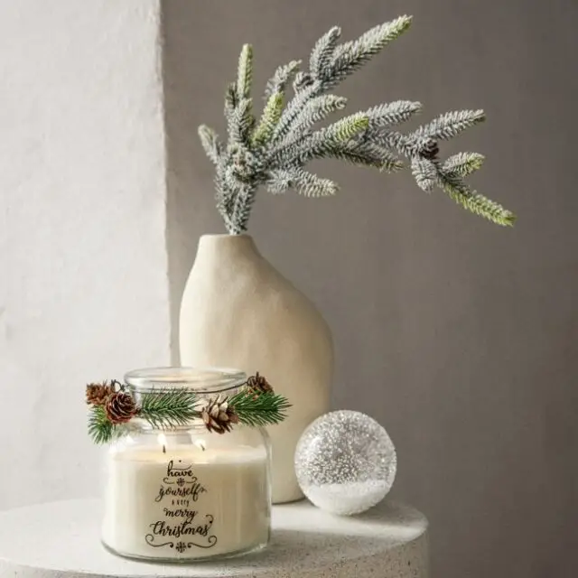 Bougie de Noël parfumée en verre avec couronne