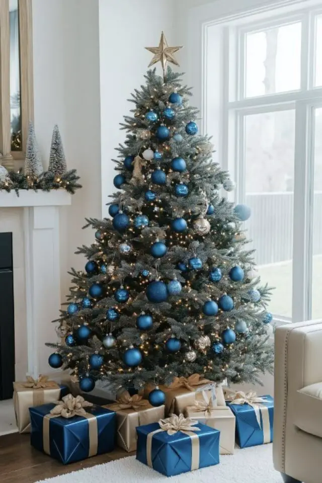 décoration de noël couleur bleu inspirations sapin boule étoile touche de doré emballage cadeau