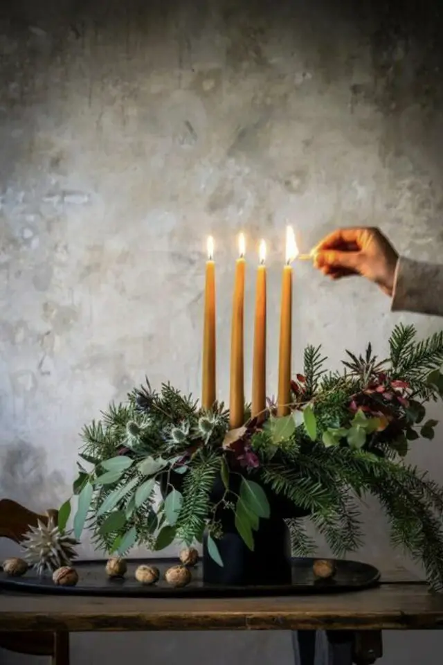 déco de Noël traditionnel couronne de l'avent bougies décoration feuillage élégant