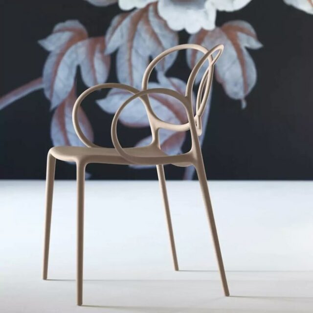 Chaise avec accoudoirs en polypropylène rose design