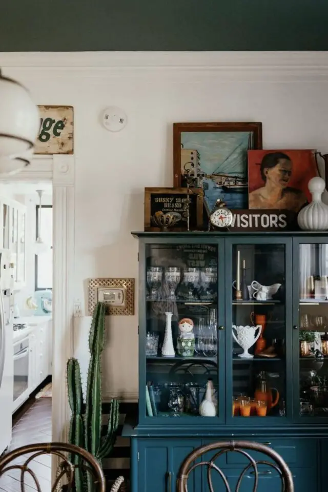 meuble salle a manger rangement vaisselier ancien avec vitrine décoration éclectique 