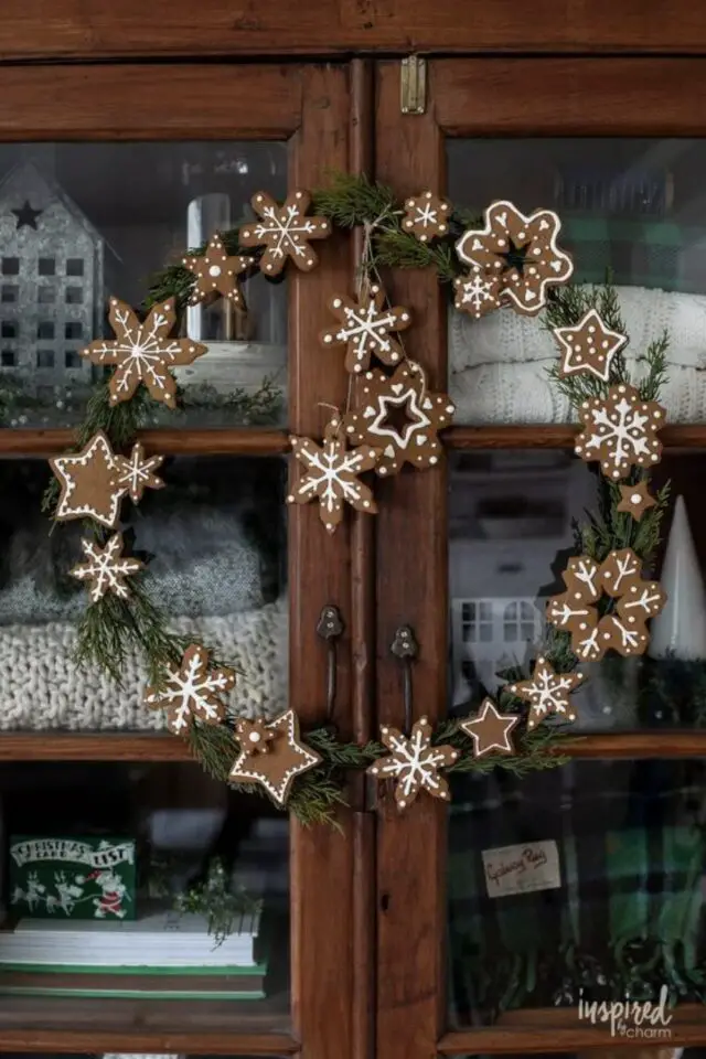 tendances déco de noël 2024 2025 pain d'épice fêtes gourmandes à faire soi-même guirlande couronne DIY 