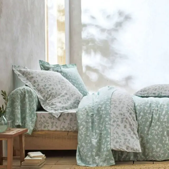 Linge de lit Héritage flanelle à motifs volutes vert et blanc