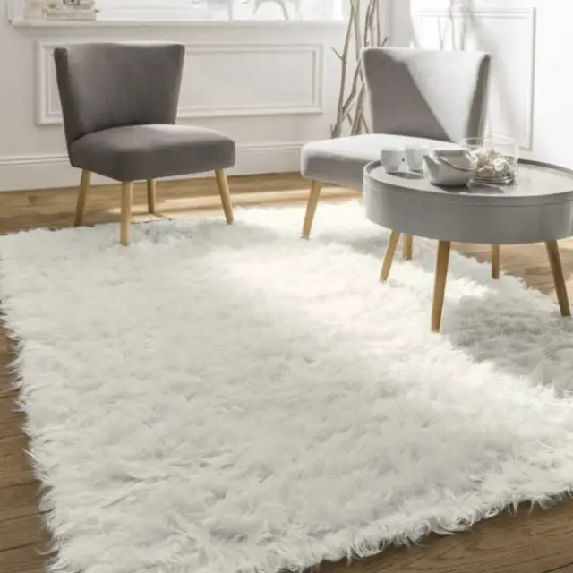 Tapis poils longs effet fausse fourrure