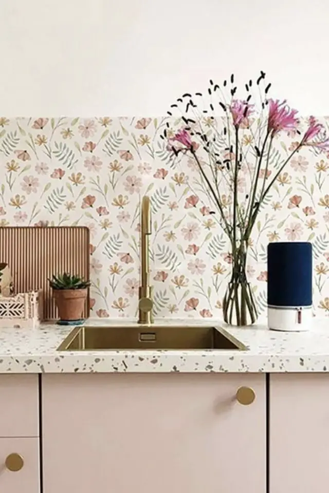 crédence cuisine moderne adhésif à coller motif floral facile à poser bricolage DIY 