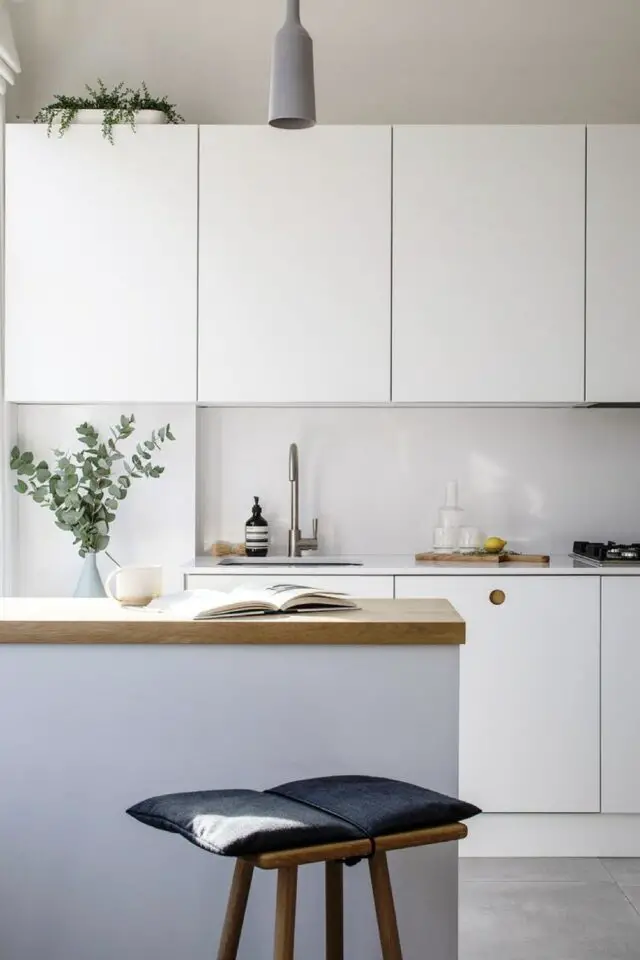 crédence cuisine moderne ambiance minimaliste épurée facile à nettoyer 