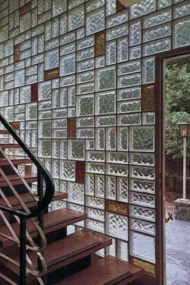 exemple cloison pavés et briques de verre mur intérieur extérieur lumière naturelle extérieure escaliers idée originale 