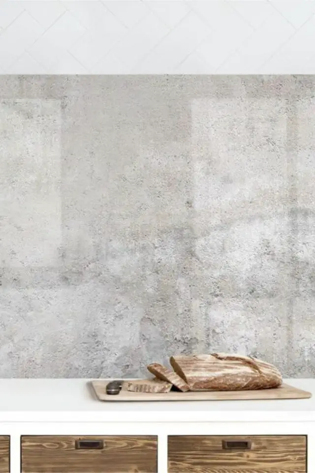 exemple crédence de cuisine effet béton texture élégante claire ambiance minimale 