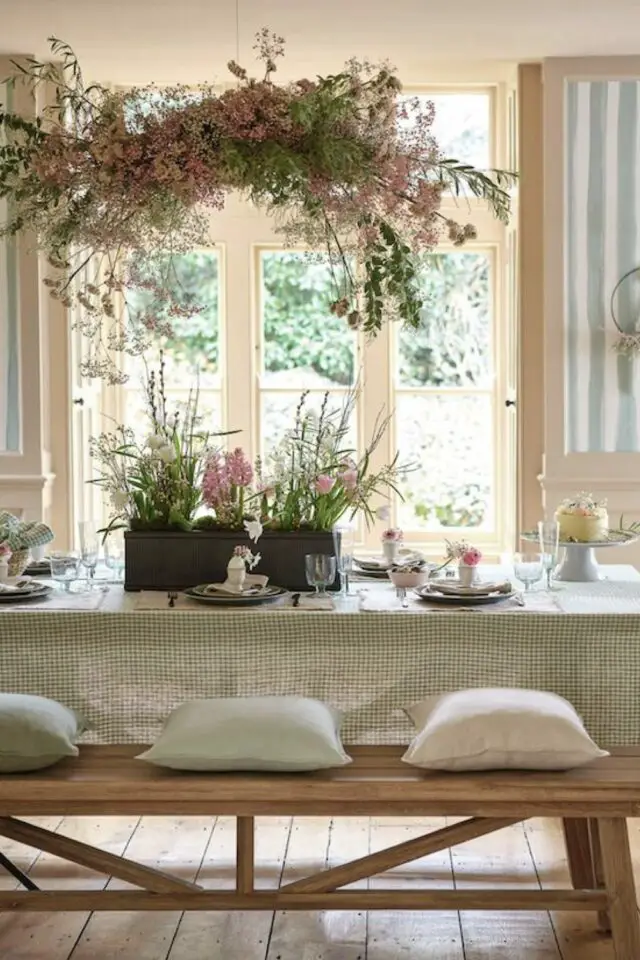 centre de table Pâques modèle champêtre floral jardinière décoration simple et printanière 