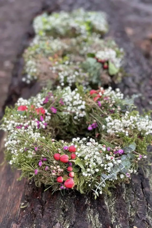 centre de table Pâques exemples petite couronne de printemps posée à table fleur végétal 