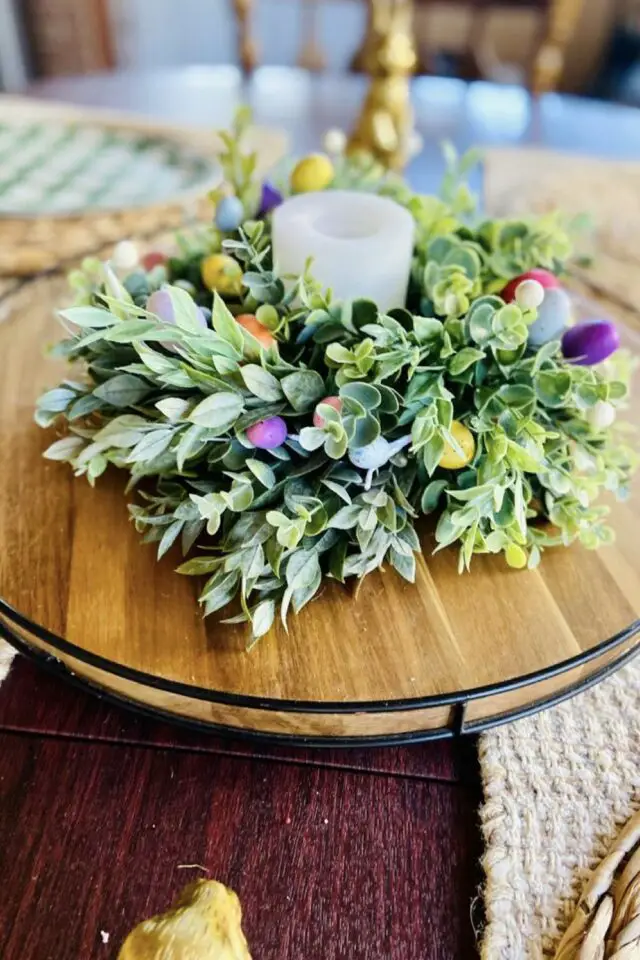 centre de table Pâques exemples couronne de printemps composition fleur et plantes bougie blanche 