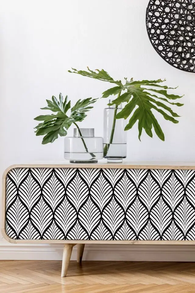 décoration mur stickers moderne relooking mobilier à faire soi-même facile motif feuillage graphique noir et blanc 